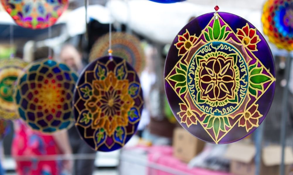 WestWalesFamily's tweet image. This Weekend your family can browse the stalls the #Brechfa Market in #Carmarthenshire and then Make and Fly a Kite with the kids as the Craft Session – Full info here bit.ly/BrechfaMarketK…