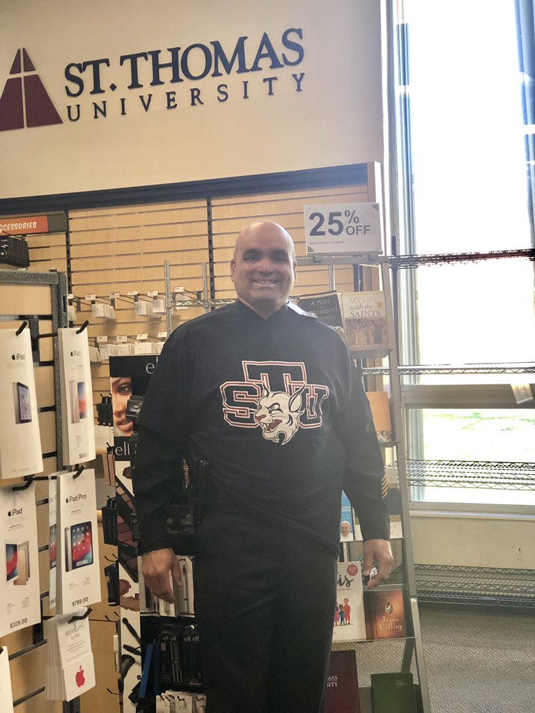 frostbitecra's tweet photo. Having an impromptu meeting at @StThomasUniv and enjoying a healthy lunch at the #BobCatCafe with Capt. Hughes, ASgt. Levine and Ofc. Jeanty. Thanks St. Thomas University for the hospitality. @STUPrez @Dr_MNCB @STU_SGA 
#CommunityEngagement #Partnerships https://t.co/ilLPWZlKLc