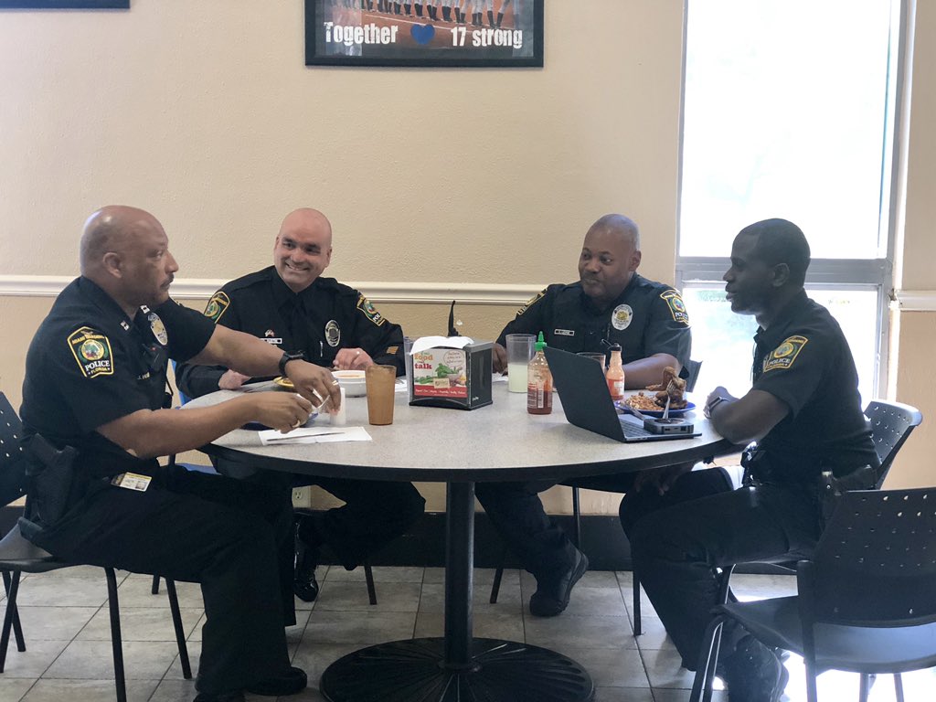 frostbitecra's tweet photo. Having an impromptu meeting at @StThomasUniv and enjoying a healthy lunch at the #BobCatCafe with Capt. Hughes, ASgt. Levine and Ofc. Jeanty. Thanks St. Thomas University for the hospitality. @STUPrez @Dr_MNCB @STU_SGA 
#CommunityEngagement #Partnerships https://t.co/ilLPWZlKLc