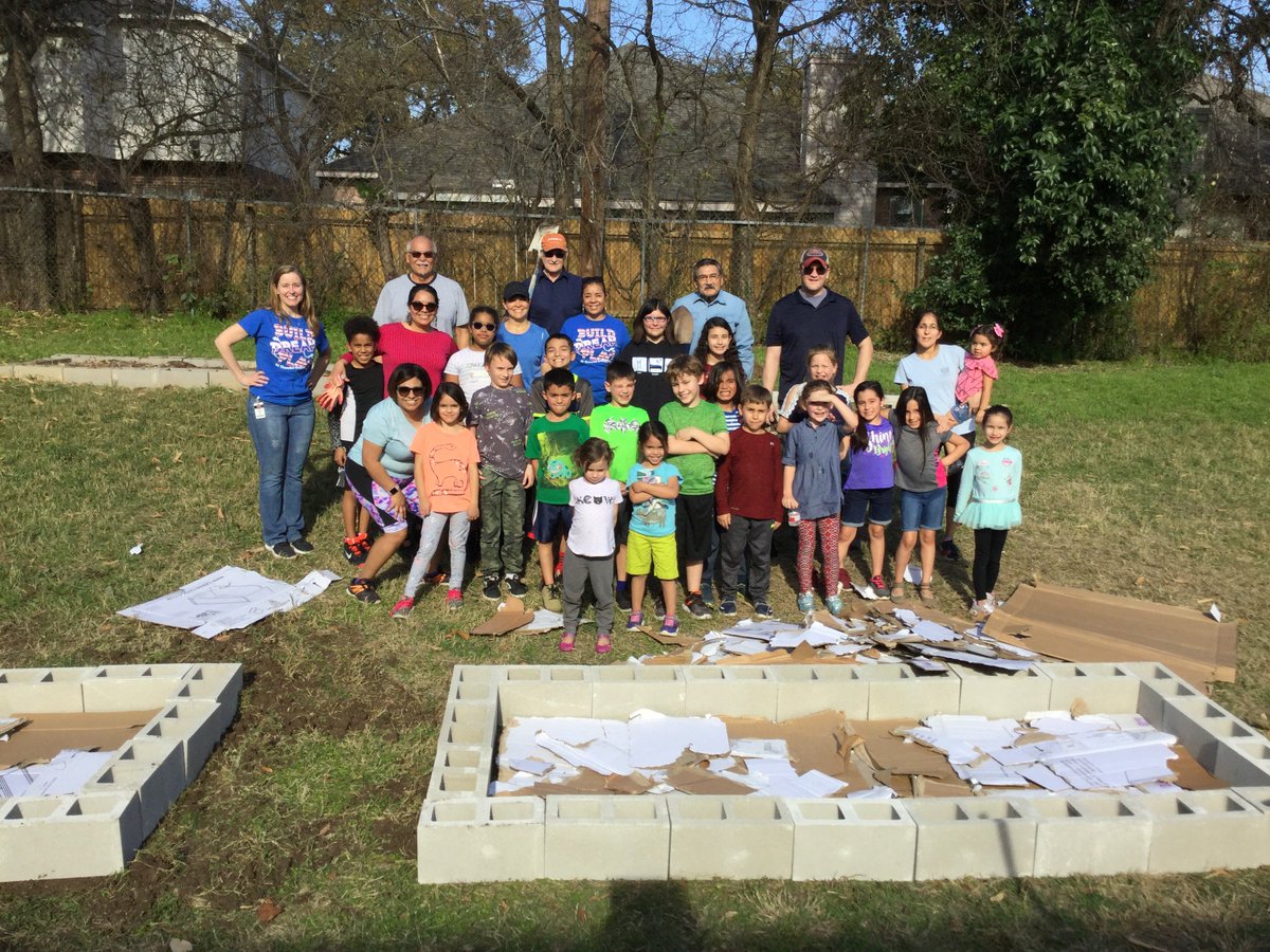 NISDThornton's tweet photo. We want to send out a big thank you to our #ProjectAcron leaders and volunteers! We can't wait to see these gardens filled! #ThorntonInspired #ThisIsNorthside @sherriherb @MFrkuska1 https://t.co/sbU78kwvMN