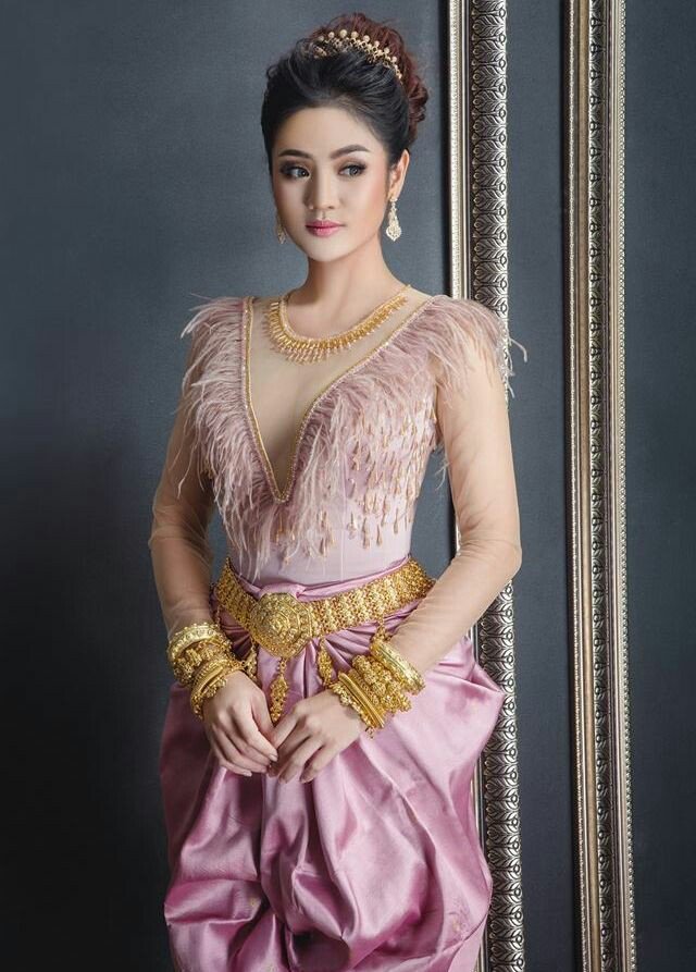 KhmerConscience's tweet photo. This #Fashion is so #Sexy and #Beautiful.

#Cambodia #Cambodian #Khmer #KhmerCostume #Dress #Girls #KhmerGirls #CambodianGirls #CambodianBeauty #SexyGirls #BeautifulGirls #Beauty https://t.co/OAvERBkvfF