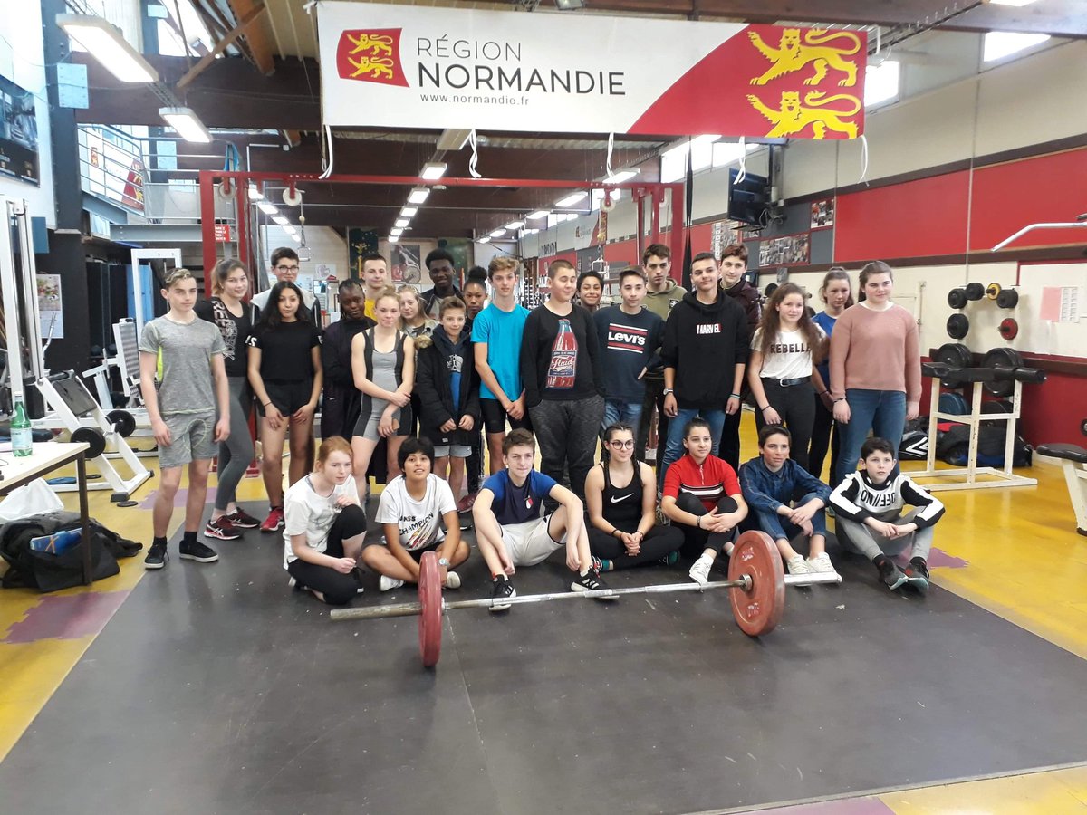 As_GDNCaen's tweet photo. 2 titres de champion d'académie en @HalterophilieFR pour l'équipe filles et l'équipe garçons de l'AS du collège Guillaume de Normandie de @CaenOfficiel @acCaen
@UNSSCalvados @UNSS_CAEN
Un grand bravo aux 2 équipes !!! https://t.co/7e7gVt1K2O