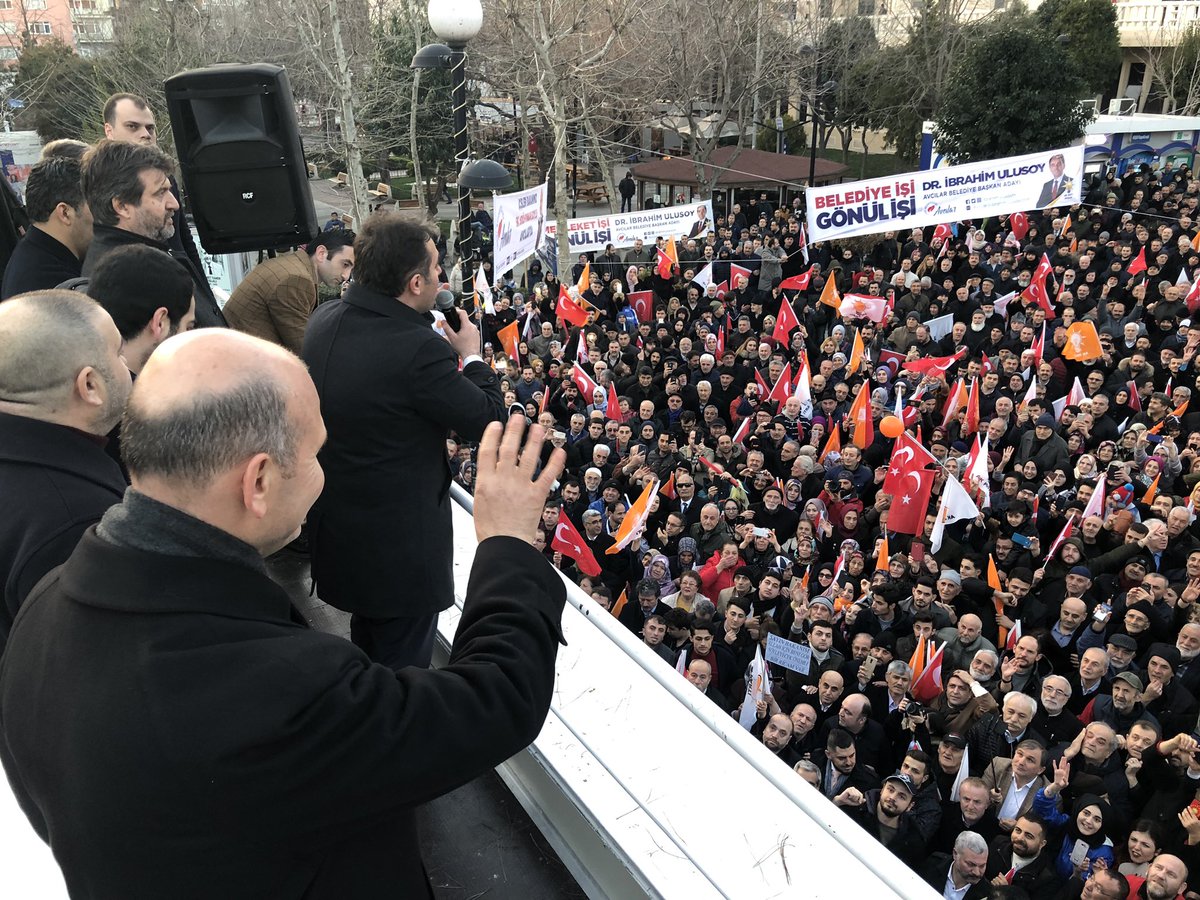 avcilarakparti's tweet photo. İçişleri Bakanımız Sn.Süleyman Soylu, İlçe Başkanımız Sn.Yaşar Karaarslan, İl Koordinatörümüz Sn.Temel Sirkeci, MHP Avcılar İlçe Başkanı Sn.Muhammet Nur Kutun ve Belediye Başkan Adayımız Sn.İbrahim Ulusoy ile Avcılar Marmara Caddesinde toplanan vatandaşlarımızla biraraya geldi. https://t.co/W3ftGiBkwo