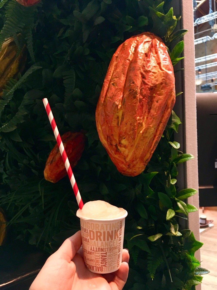 hazel_choc's tweet image. Cacao slushie from @ChocTree at @Chocoa_nl freshly squeezed from this beautiful (paper) cocoa pod 😉🍫🧡💦🥤 delicious! 
#Chocoa2019 #Cacao #CacaoSlushie #CocoaPod #CacaoJuice