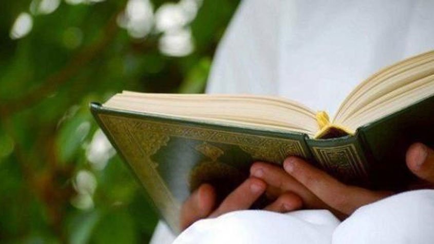 نأكل ثلاث وجبات لنبقي فلماذا لا نقرأ ثلاث صفحات من القرآن الكريم لنرقي !!

#أكاليل