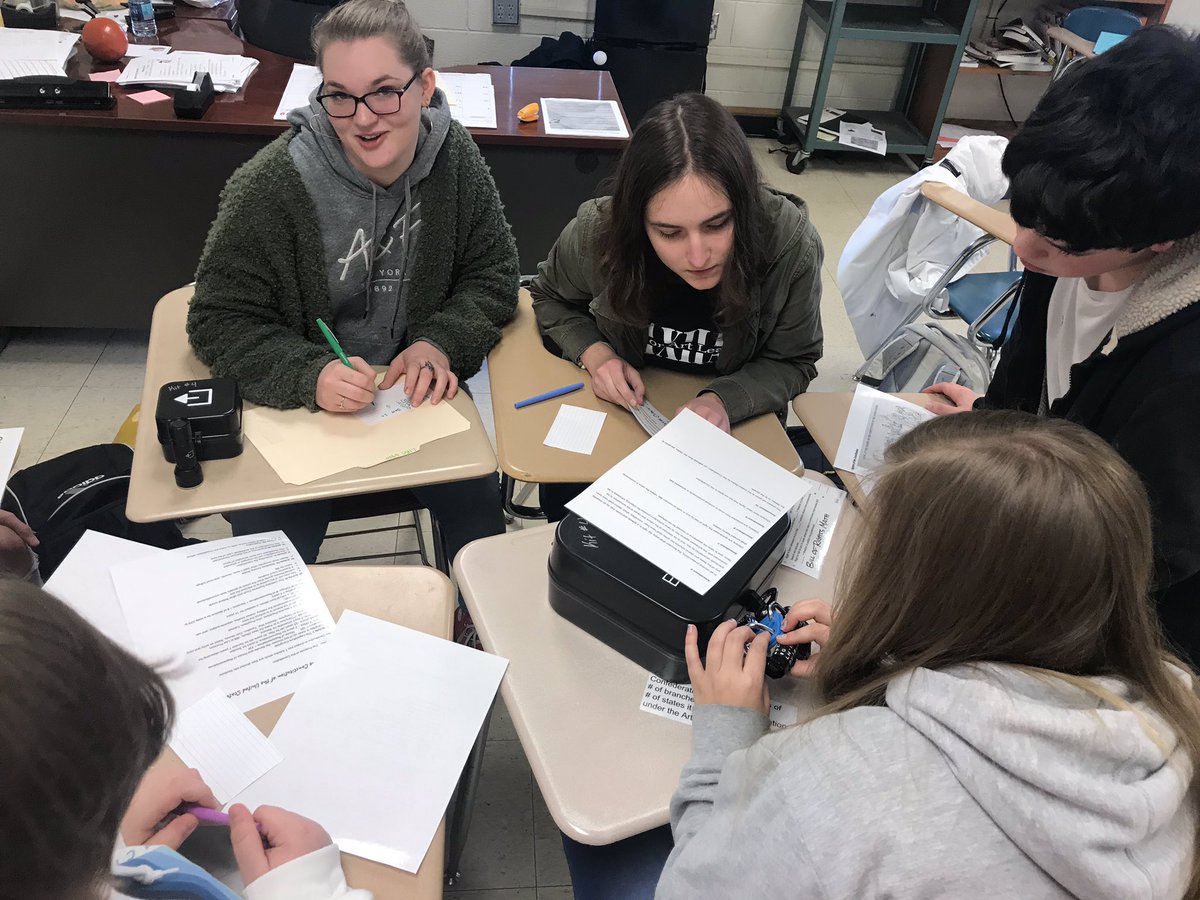 ParkwoodHSNC's tweet photo. Mr Haynes Civics students were introduced to the Articles of Confederation and the Constitition today through a “Breakout” experience. It required a lot of collaboration, communication, creativity and critical thinking to break out but they did it! #BetheBest #UCPSLibraryLife https://t.co/G6UZxtefgg