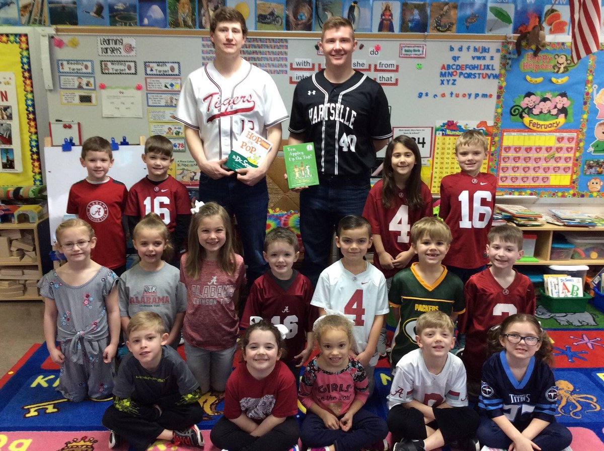 beauknows_49's tweet photo. Had fun reading to the kids at Barkley Bridge Elementary with @HHS_Baseball1 this morning for #ReadAcrossAmericaWeek2019 ! https://t.co/p1BWlWRkpU