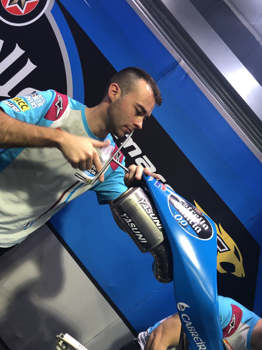 MonlauMotul's tweet photo. Ya en #Qatar con todo listo y preparado para comenzar los #testirta #moto3!!! Día de set up ✔️#teamestrellagalicia00moto3 https://t.co/6kAzXCvBEq