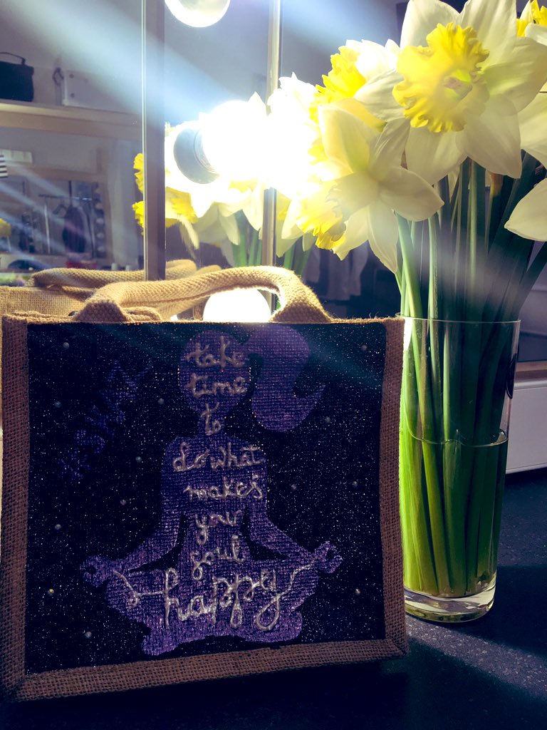 skazhowarth's tweet photo. what a gorgeous surprise from @Benandmaxsmummy at stage door today! @WolvesGrand such a thoughtful gift, thankyou! big love & enjoy the show! 💕 #yogi #skaz 🧘♀️ https://t.co/En2Zq5E8hZ