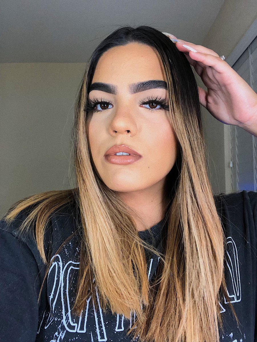 lanil0rac's tweet photo. Everyday slay ๐ฑ๐ผโโ๏ธ
#Colourpop brow boss dark brown
@LOrealParisUSA infallible 24hr fresh wear foundation
#tarte shape tape
@MACcosmetics strip down liner @Maybelline Driver matte ink topped with @NyxCosmetics fortune cookie butter gloss
#undiscovered_muas #udm_muas https://t.co/ekXFLEaHrd