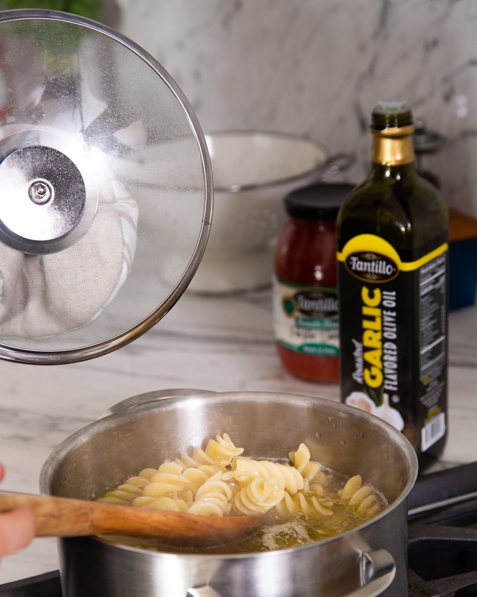 Got enough garlic to ward off a family vampires 🧛‍♀️🧛‍♂️
Our Tantillo Roasted Garlic Flavored Olive Oil is made from specially selected Arbequina olives that give our oil a fresh fruity flavor!

#TantilloFoods #TantilloFresh #Tantillo #Garlic #OiliveOil