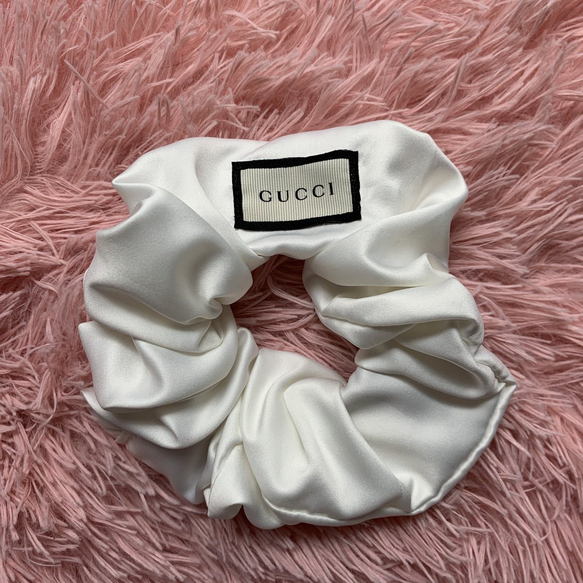 curry on Twitter: "just made an gucci scrunchie from a gucci dust bag✂️ https://t.co/rieMjFbFyp" /