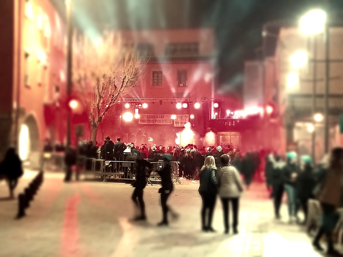 Art32marcsamida's tweet photo. Un any més hem passat una tarda molt animada escoltant les proves de so del #Pullassu #OlorDeCarnaval #torello #treballaraiximola https://t.co/5Ptum0PWwh