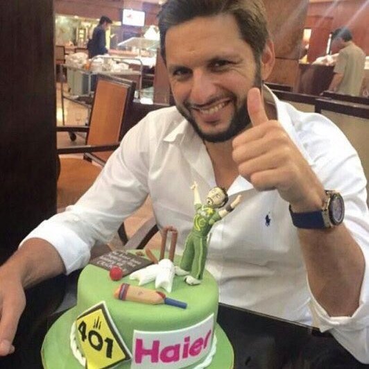 Deshani is the die hard fan of one & only Shahid afridi   Happy birthday lala    