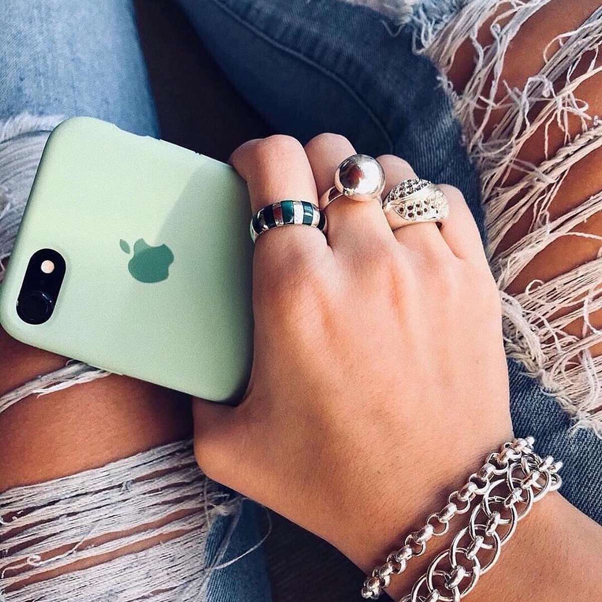 ForuCase's tweet image. เคสแอปเปิ้ล ด้านในบุกำมะหยี่ เป็นซิลิโคนค่ะ 
ราคา 160฿ 🌿
ถ้าเป็น i6/6s/6+/6s+ ตรงขอบกล้องจะมีเส้นดำ 
I6/6s/6+/6s+/7/7+/8/8+/x/xs/xr/xsmax
#แอปเปิ้ลเคส #เคสไอโฟน #เคส #เคสน่ารัก #เคสคู่รัก #เคสคู่ #เคสคู่น่ารักๆ #caseiphone #case #แอปเปิ้ลเคส #applecase #เคสนิ่ม