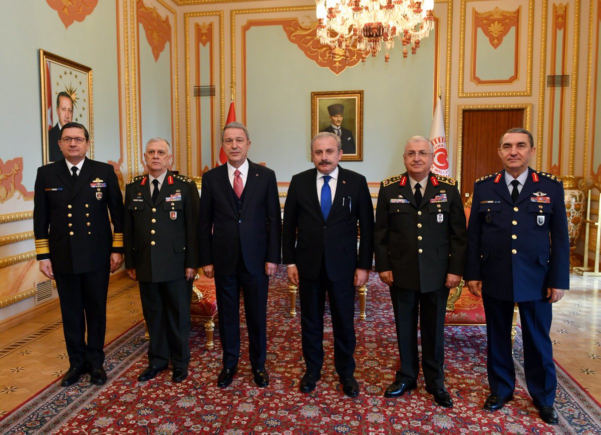 TBMMresmi's tweet photo. TBMM Başkanı Mustafa Şentop, Milli Savunma Bakanı Hulusi Akar ile Genelkurmay Başkanı Orgeneral Yaşar Güler ve Kara Kuvvetleri Komutanı Orgeneral Ümit Dündar, Deniz Kuvvetleri Komutanı Oramiral Adnan Özbal, Hava Kuvvetleri Komutanı Orgeneral Hasan Küçükakyüz'ü kabul etti. https://t.co/EdhVypI3OQ