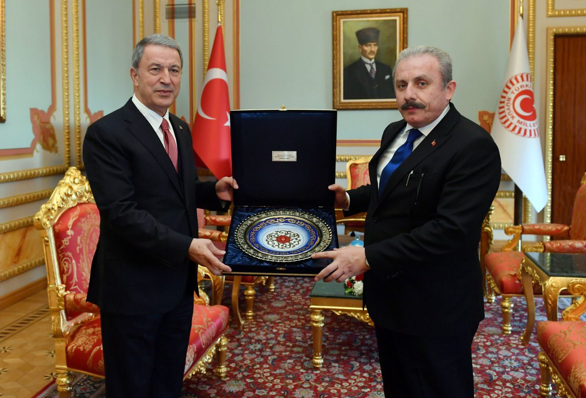 TBMMresmi's tweet photo. TBMM Başkanı Mustafa Şentop, Milli Savunma Bakanı Hulusi Akar ile Genelkurmay Başkanı Orgeneral Yaşar Güler ve Kara Kuvvetleri Komutanı Orgeneral Ümit Dündar, Deniz Kuvvetleri Komutanı Oramiral Adnan Özbal, Hava Kuvvetleri Komutanı Orgeneral Hasan Küçükakyüz'ü kabul etti. https://t.co/EdhVypI3OQ