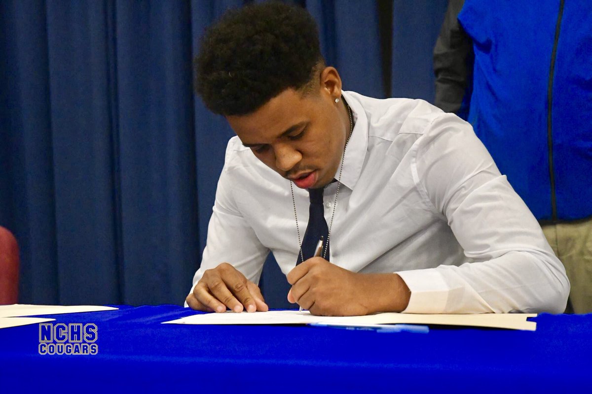 MNfrankie's tweet photo. All three of the seniors on North Charleston’s boys basketball team signed with colleges yesterday

All-region guard Marquez Terry ➡️ Garden City Community College

All-region forward Harry Seabrook ➡️ Morris College

Matthew Simmons ➡️ Morris College https://t.co/pQDtiUcJp0