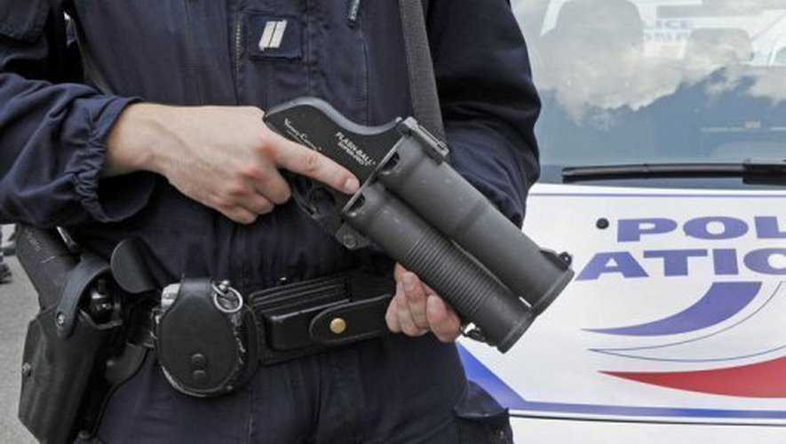 tcabarrus's tweet photo. "Il n'y a pas de policier qui utilise 1 #LBD sans avoir été habilité et donc formé" dit #BenoitBarret (#Alliance), exaspéré. "De +, avant de tirer, le policier réfléchit à ce qu'il va faire. Car c'est devenu sport national que de mettre en doute l'utilisation correcte d'un #LBD." https://t.co/pT0vKAE5Qe