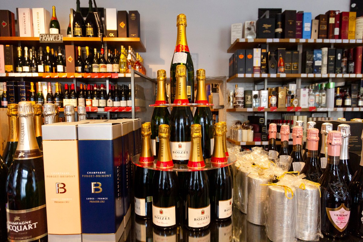 Burbuļnedēļa uzņem apgriezienus!

Lai dzīve dzirkstītu vēl pamatīgāk, līdz 2. martam piedāvājam 16 dažādus šampaniešus un dzirkstošos vīnus baudīšanai bārā pa glāzēm, kā arī vairāk nekā 50 burbuļu veidiem atlaide veikalā -20%