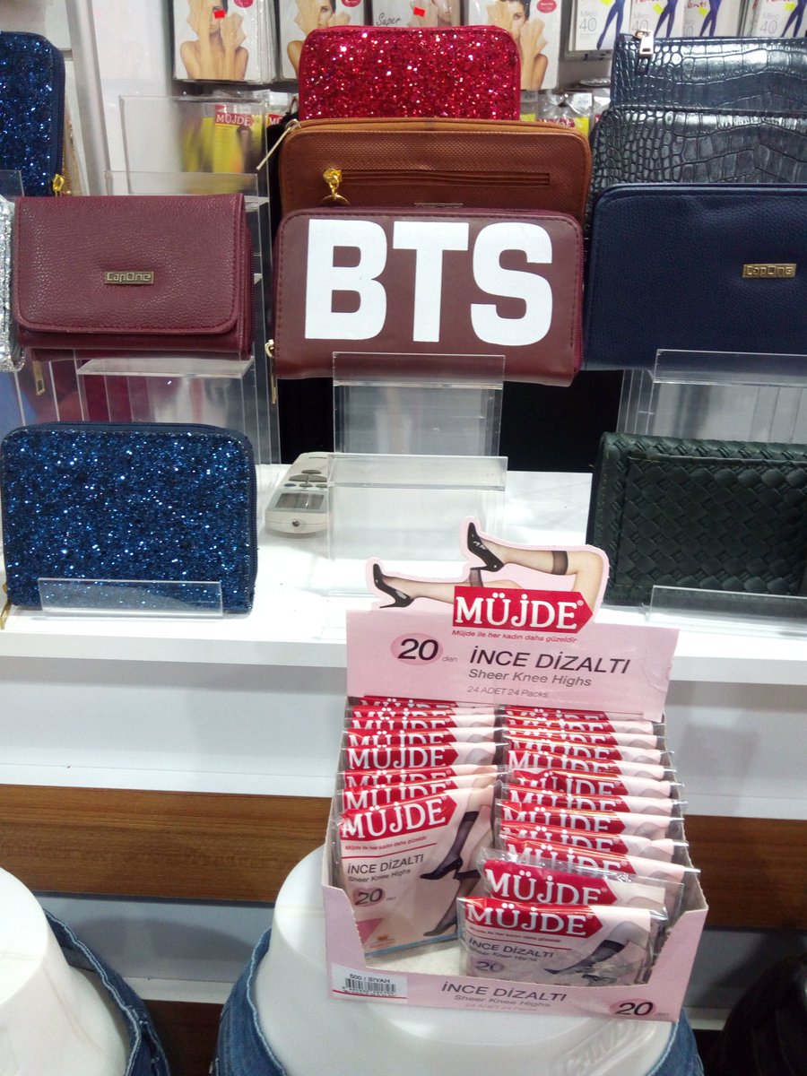 Bts24861956's tweet photo. Evet bugün bts ile ilgili gördüğüm bazı görseller 🙈🙈🙈🙈 https://t.co/2NxPfrwOg8