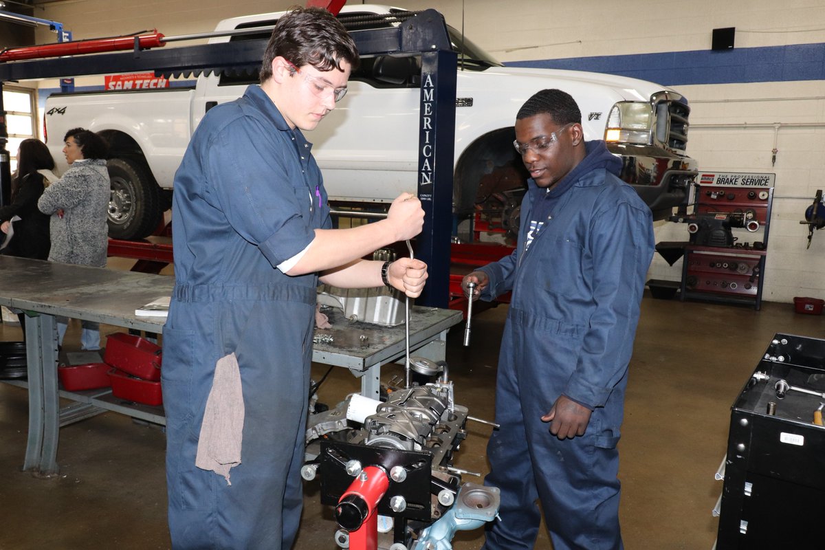 dmtcsc's tweet photo. Students in Mr. Gibson’s Automotive Technology class are working on car engines this week.  They are checking main bearing oil clearance and crankshaft end play, replacing an oil pan gasket and front crankshaft seal, and installing cylinder heads. #DMTC50Strong #AutoTech https://t.co/YmhwJvtOIP