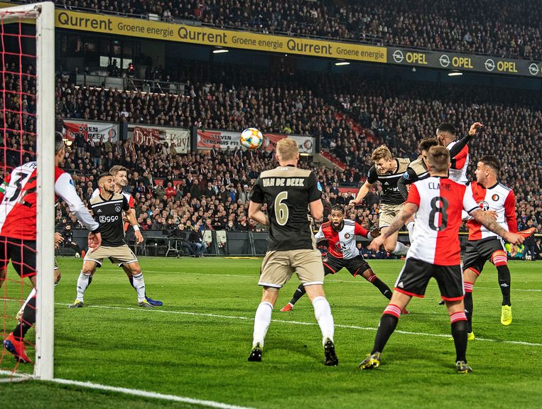 'Helemaal niets in De Kuip'... Inktzwart verslag van de verloren halve finale tegen <a href="/AFCAjax/">AFC Ajax</a> en de moedeloos makende combi van zwak bestuur, matige trainer en het weglekken van sfeer uit De Kuip... opgetekend door <a href="/HaskoD/">Hasko van Dalen</a>... <a href="/josverveen/">Jos Verveen</a> <a href="/robinvanholst/">Robin van Holst</a> stadslog.nl/vanuit-de-kuip… …