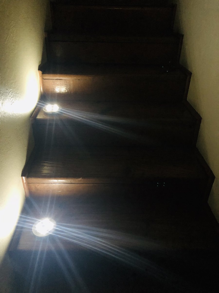 aesquinca's tweet photo. ¡Estoy rayado!
Para nuestra sección #ConsejosParaUnaVidaMejor, ahora @CvDirecto me envió unas #SolarLite! Son LUCES LED. Funcionan con energía solar, y son resistentes a la lluvia
Marquen al 71-00-33-02 https://t.co/POVtvWbVPt