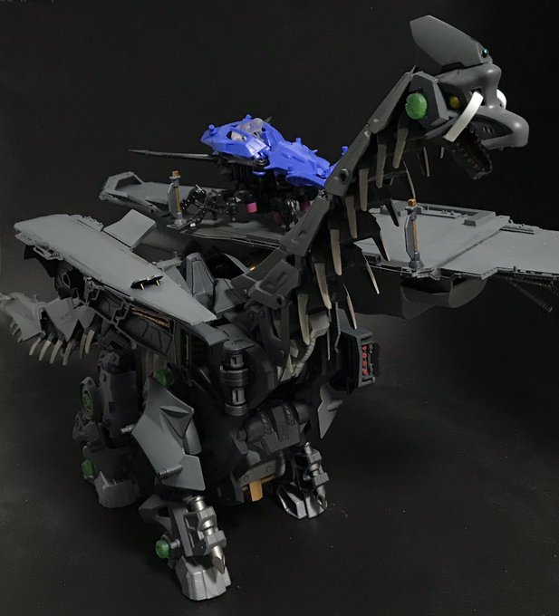 作品名: グラキオサウルス・ザ・キャリア機体解説: グラキオサウルス系特殊な装備になり味方の支援に特化し、小型飛行ゾイド