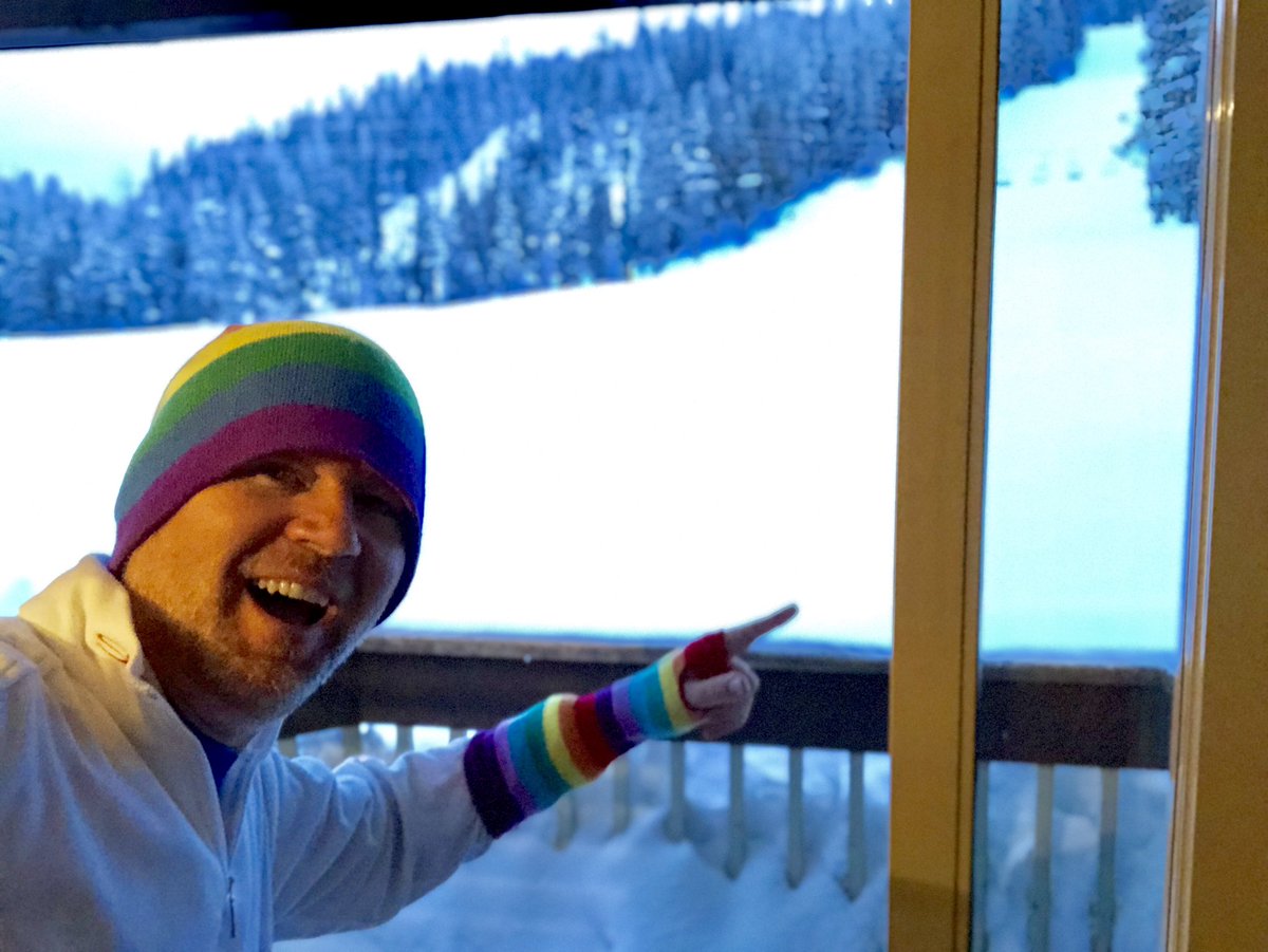 GAYWhistler's tweet photo. Day 1 #VIPwinter = Vancouver Island (winter)Pride fresh 7cm of snow ❄️ overnight! The @MountWashington snow team have been busy all night grooming - Are you ready? #myComoxValley #ilovegay https://t.co/RDESCMoc2O