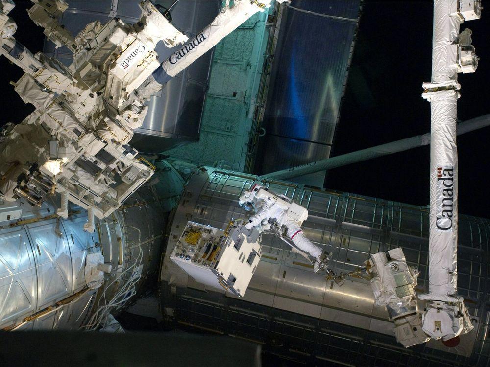 mtlgazette's tweet photo. Canadarm3 to be part of U.S.-led project to build outpost on the moon https://t.co/BH5X56UJNT https://t.co/tUYUbNbw3i