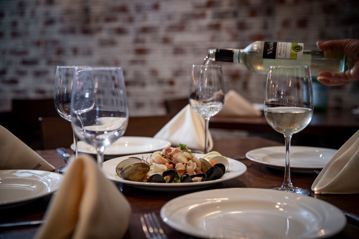 Our delicious seafood salad paired with a tasty white wine!
•
Neapolitan home-style cooking since 1953.
•
🍴: Vesuvio Restaurant
#️⃣: #VesuvioBayRidge
☎️: (718)745-0222
📍: Bay Ridge, Brooklyn
🌐: vesuviobayridge.com