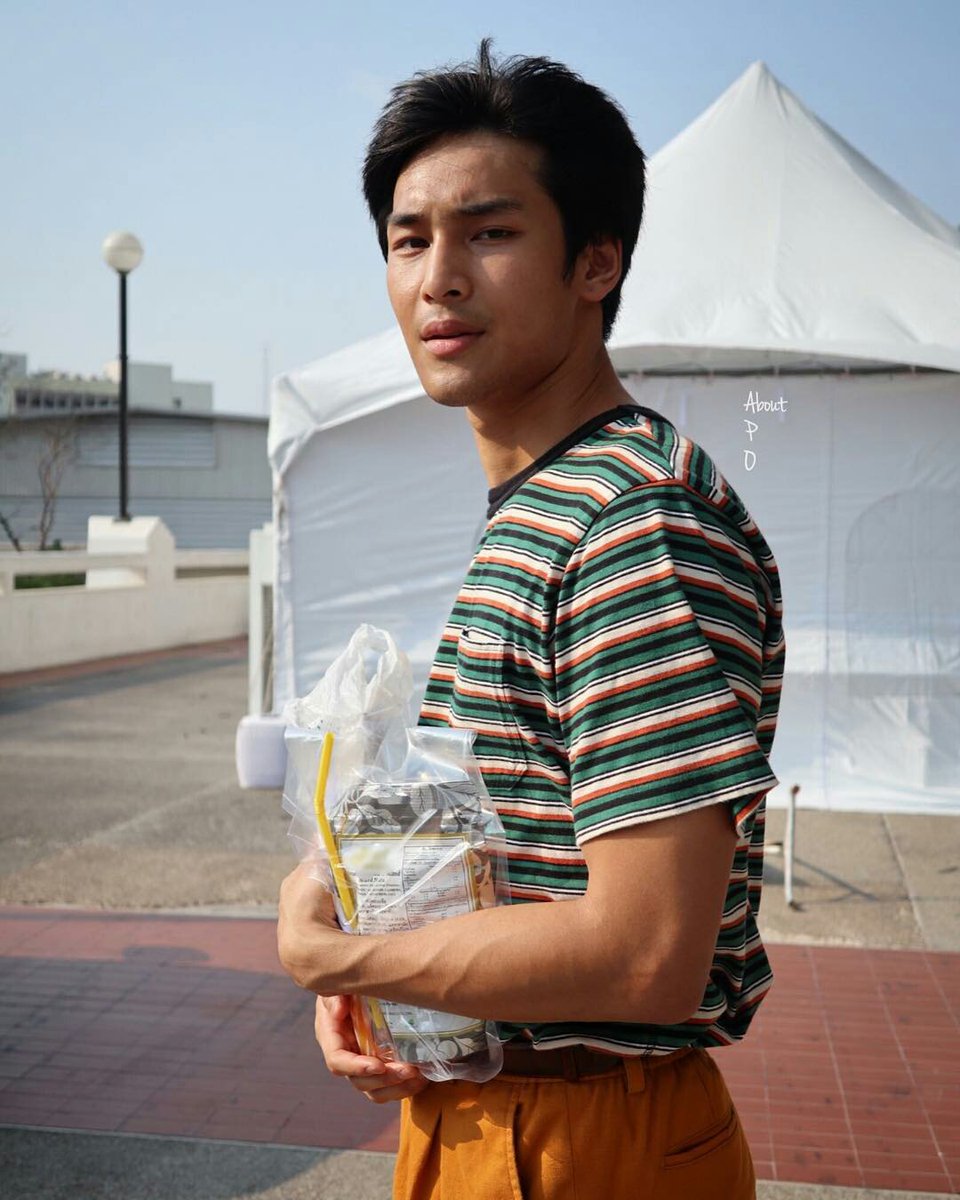 about_apo's tweet photo. ลุควันนี้ก็จะเฟี้ยวฟ้าว เก๋ไก๋ สดใสประมาณนึงให้เข้ากับธีมงาน #49ปีช่อง3งานวัดคาร์นิว้าว #โจ๊ะจ๊าบเจ็บจี๊ด .
.
อีก 2 วันเจอกันนะจ๊ะ 😉 #nnattawin #about_apo #bermfamily https://t.co/jAC8gGlVQM