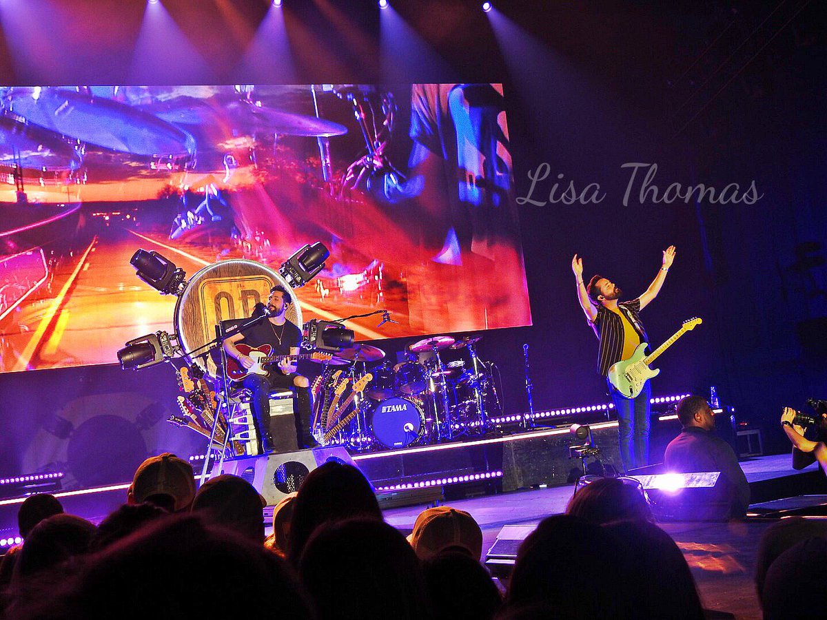 kalisa21's tweet photo. That glorious moment when youโre sitting in @CrackerBarrel editing your pics from last nights Athens @OldDominion show and they start playing #NotEverythingsAboutYou ๐๐ผ๐ฅฐ๐ค #LIFEISSHORTmakeitsweet https://t.co/udQQixmn5k