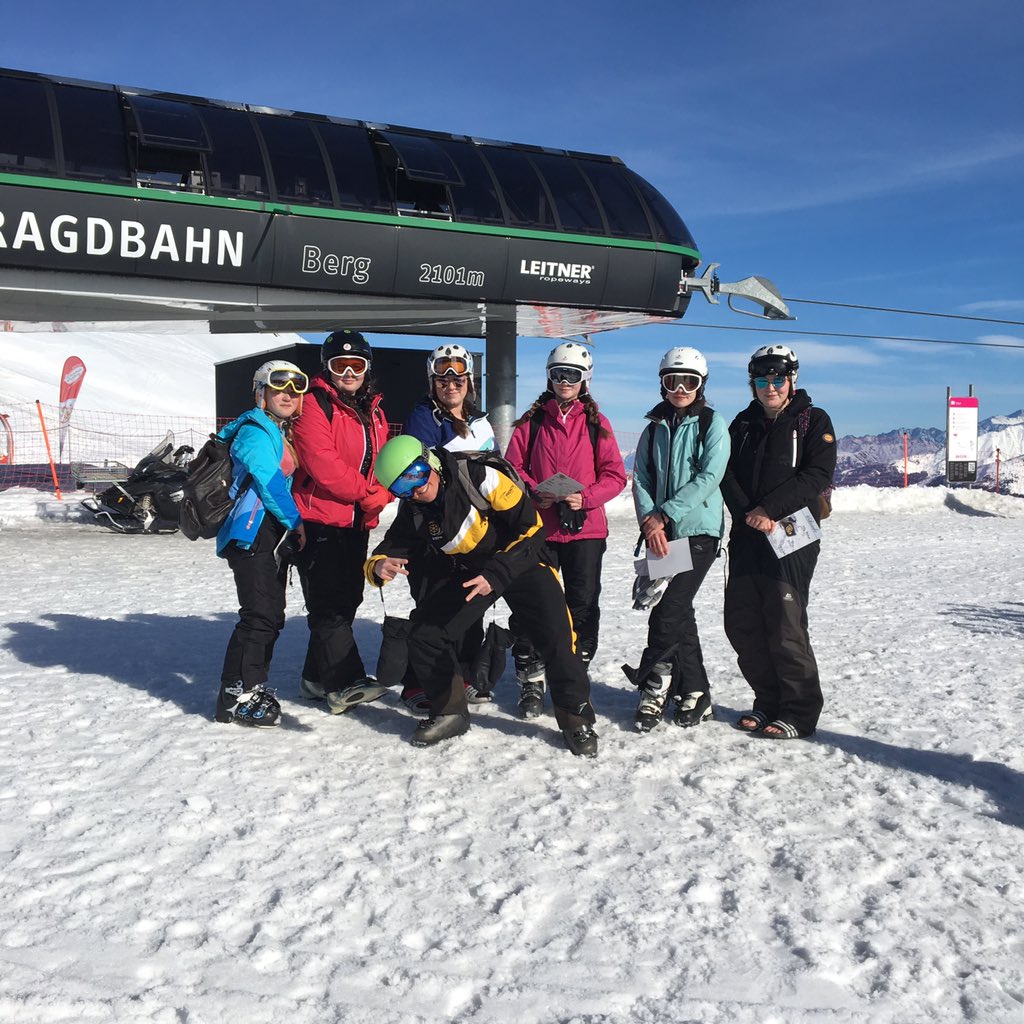 SkiTaf's tweet photo. Fantastic fourth day. All down safely with some very tired, sore legs!! Certificates given out by instructors and group photos taken. (Viktor’s advanced group to follow as they were too busy skiing!) @HalsburySki https://t.co/L20O1Gqoxp
