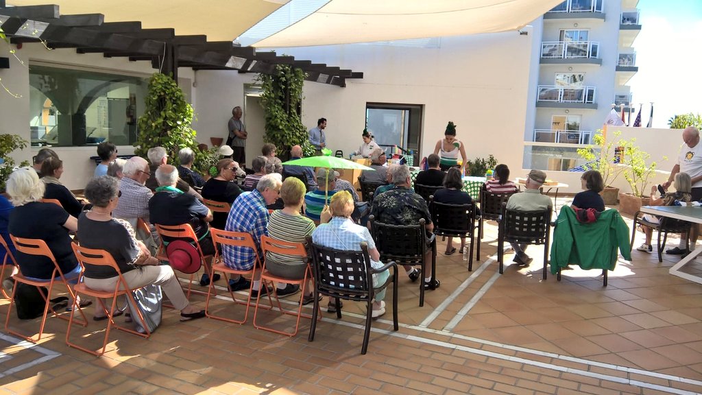 ActivitiesEu's tweet photo. Happy #DiadeAndalucia 🇳🇬 from the #CostadelSol resorts!!! #LosAmigosBeachClub #PuebloQuinta #SaharaSunset 
#DiamondResorts #Letusentertainyou #LifeatDiamond https://t.co/UuOzTaKsUr