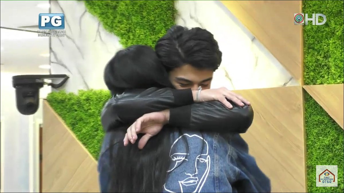 loudre_'s tweet photo. Andre: Cheese cake. 
Lou: Cheese cake. 

#PBBThirdB8ttle #LouDre https://t.co/t850GtkH1E