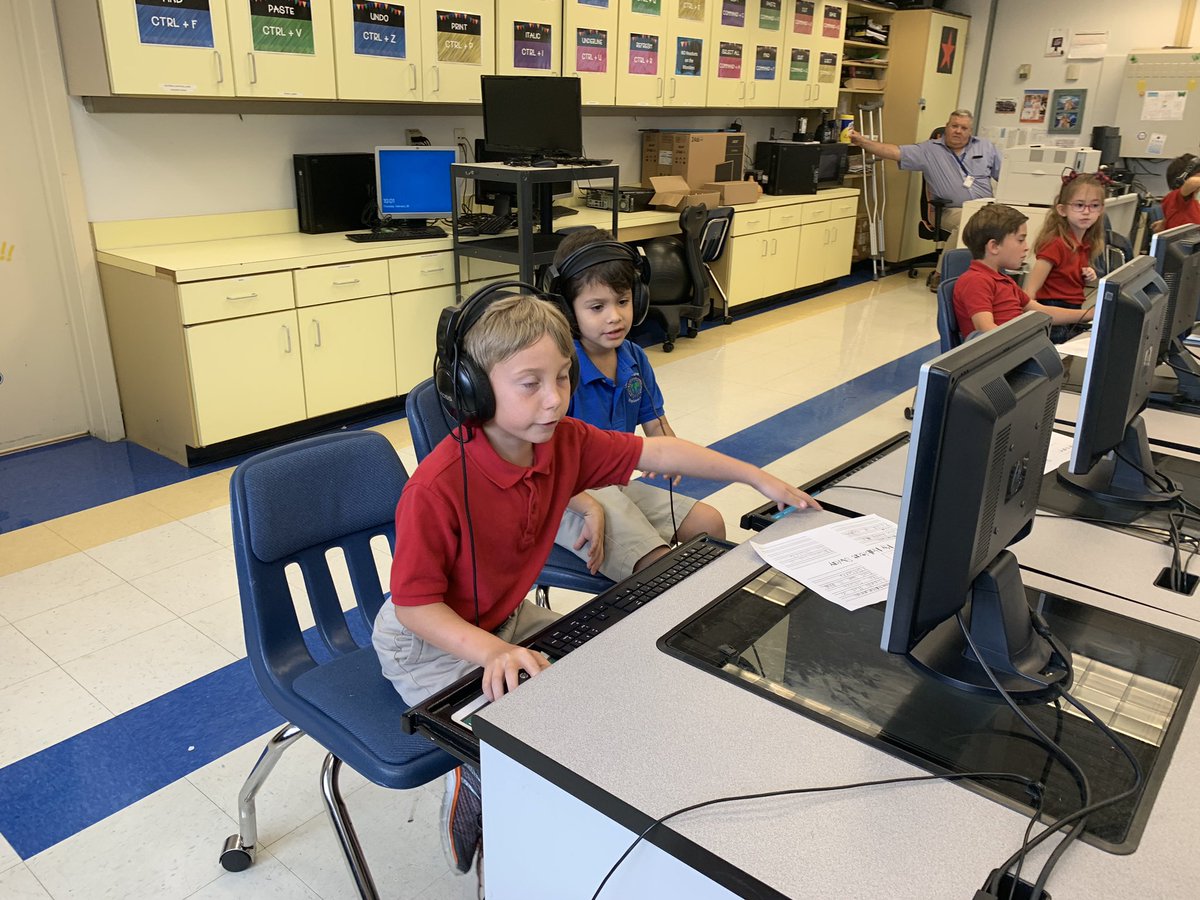 MichelleA_SPARK's tweet image. Ms. Parentela’s First Graders @OsceolaMagnet use @sway to show what they know about habitats! Little ones can do amazing things!  #DLDaySDIRC #TechInSDIRC @IT_SDIRC @IRCSchools