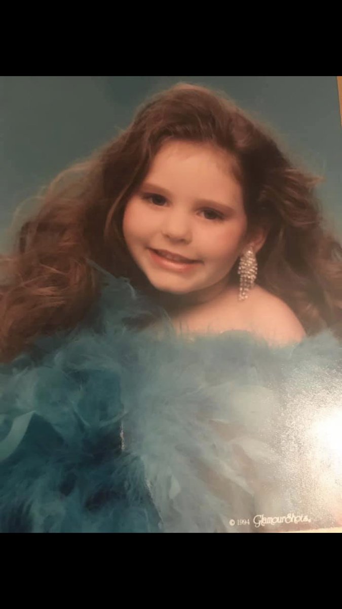 obiwanwynonni's tweet photo. Autumn with the lame hair has always had model like hair. I had to share this with the twitter world. YOU ARE WELCOME. @FleetwoodMak @th3ycallm3ed #earpers @CraftyFoxWaves https://t.co/9a8ceY4VxN