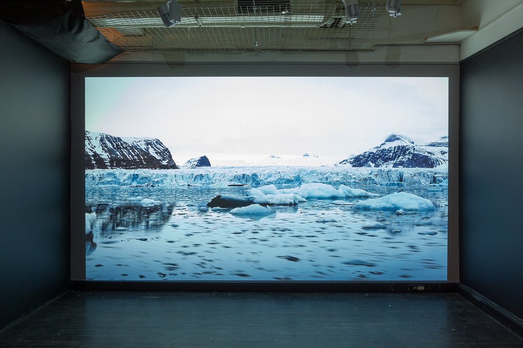 Emilija Škarnulyté
—————————
video