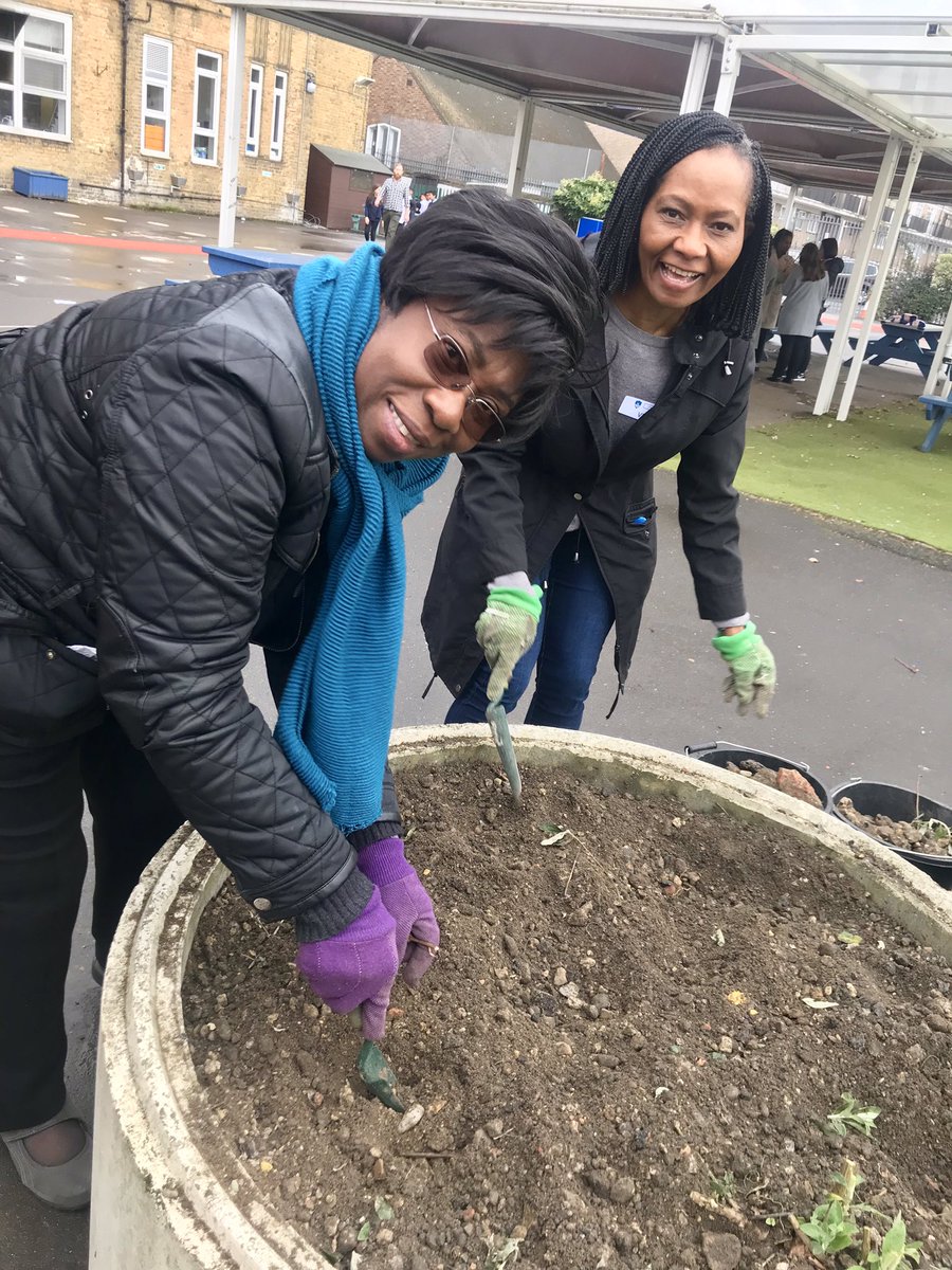 EastEnd_CF's tweet photo. Massive thank you to @hermesinvest volunteers for creating a sensory flowerbed for children with autism, and green path for the children at Cubitt Town School. #community #volunteers #makingadifference #greengingers #eecf #volunteerbrokerage19 https://t.co/OlY1ozSGXT