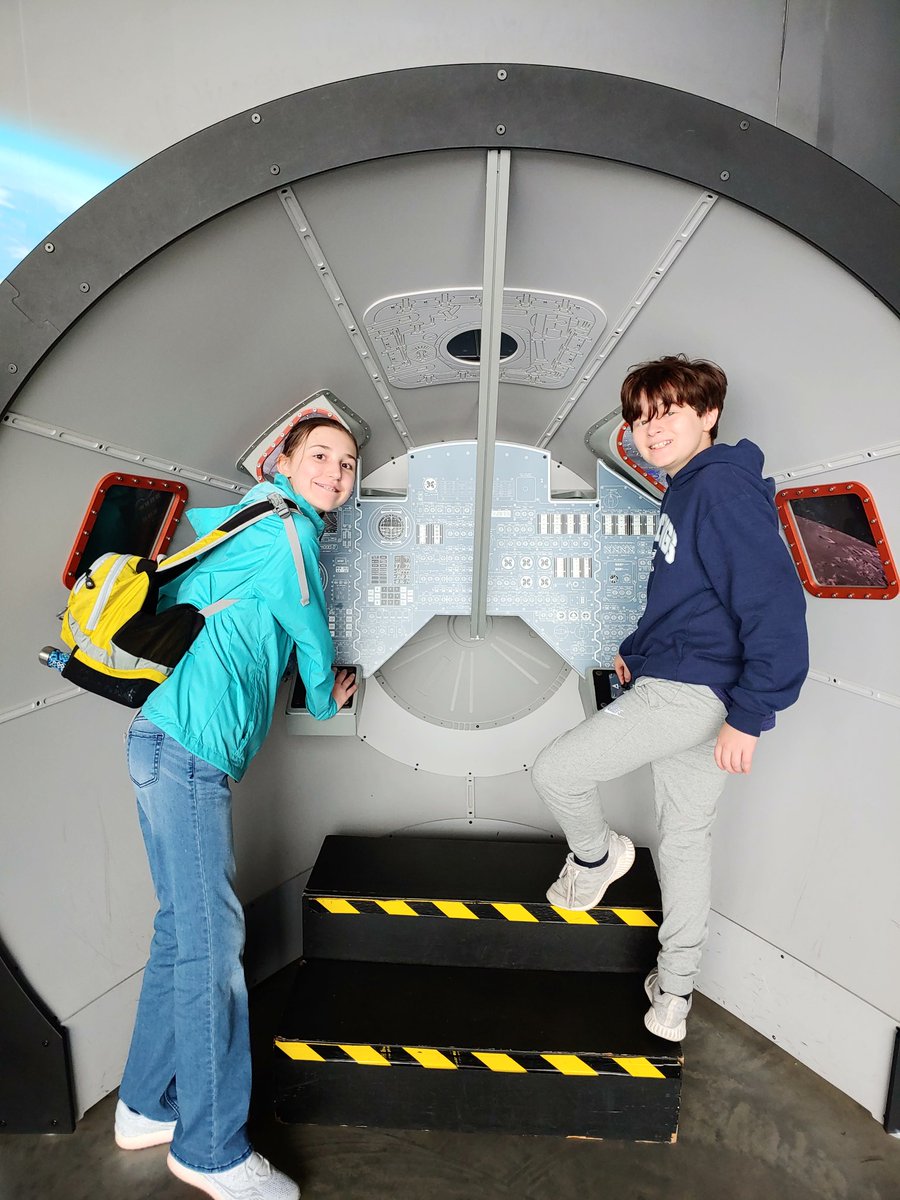 BraeaLux's tweet photo. Team Capella loving the hands on experience at the Davidson Center! #mvmiddle #mvspace https://t.co/Cgg4h3l36B