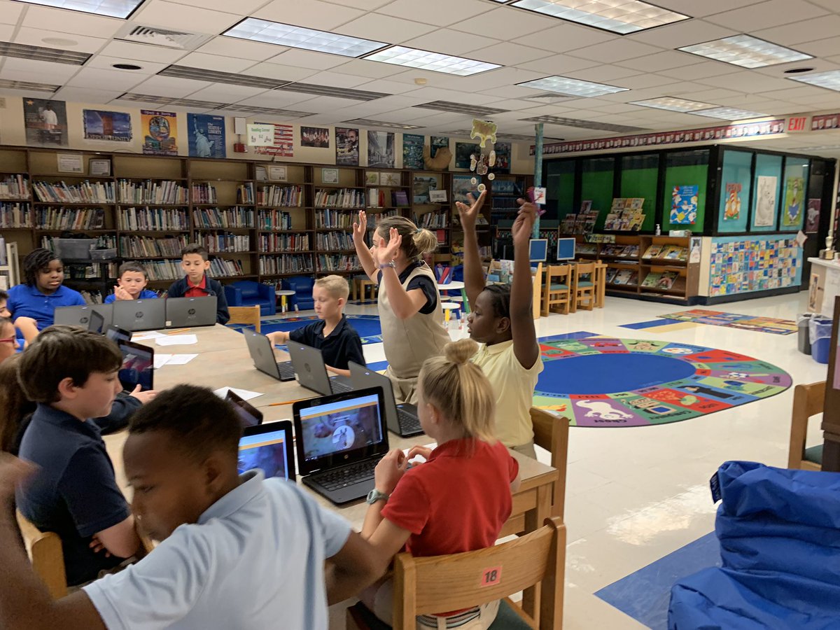 MichelleA_SPARK's tweet image. More pics from @OsceolaMagnet awesome media center @quizlet live game!!  #DLDaySDIRC #TechInSDIRC @IT_SDIRC @IRCSchools