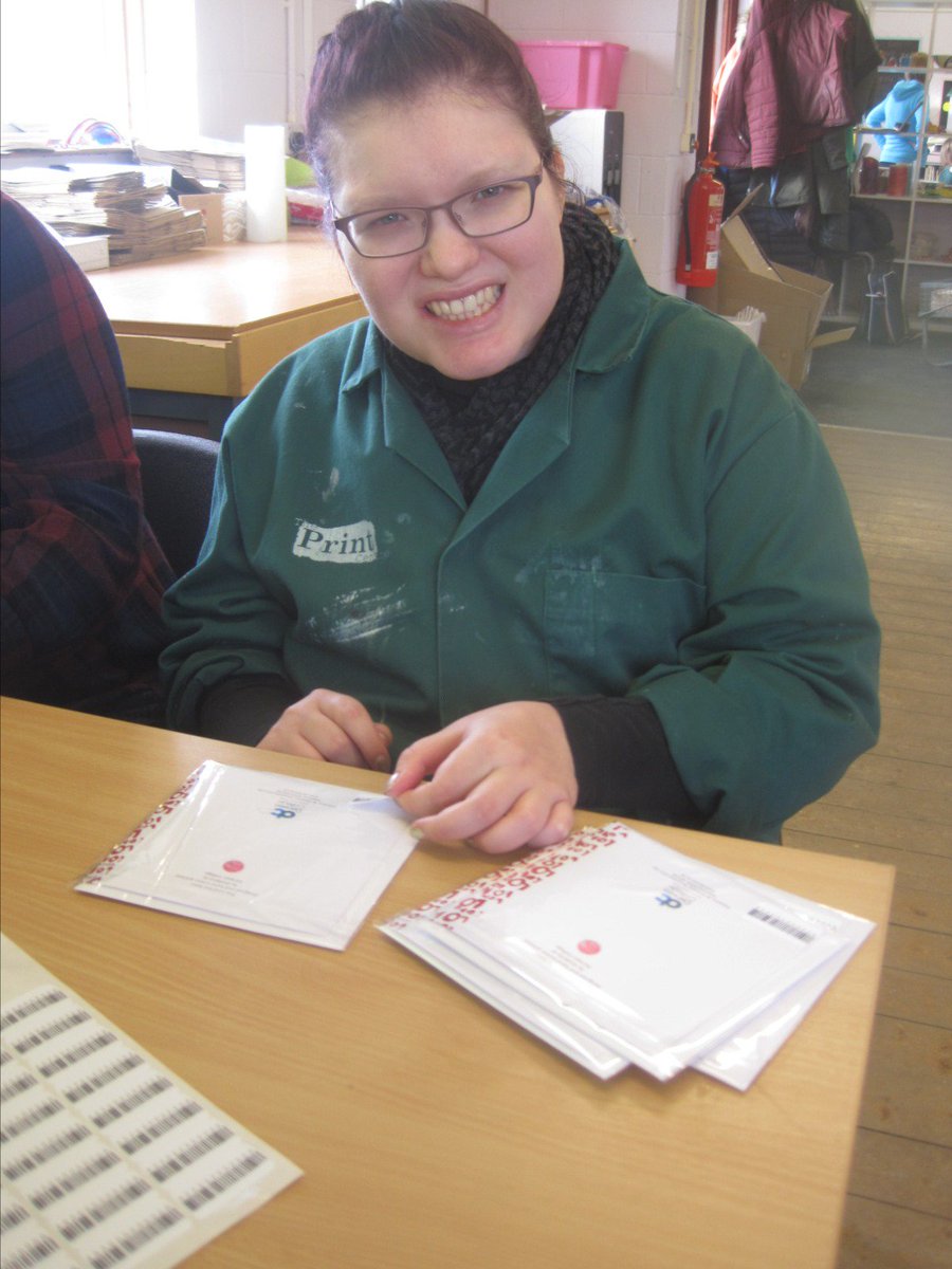Nancy @cpa_derwen Screen Printing. She is pricing & labelling cards. First she sorted into different sizes & prices, then placed correct barcode & price sticker onto each card. #sizing #spatialawareness #counting #MathsCreative @Natspec @Nat_Numeracy #MathsWeek2019 @DerwenCollege
