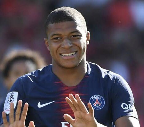vintagefutbol__'s tweet photo. 🔃 para Mbappé 🇫🇷 
❤️ para Vinicius Jr 🇧🇷 https://t.co/bl89WMtnMc