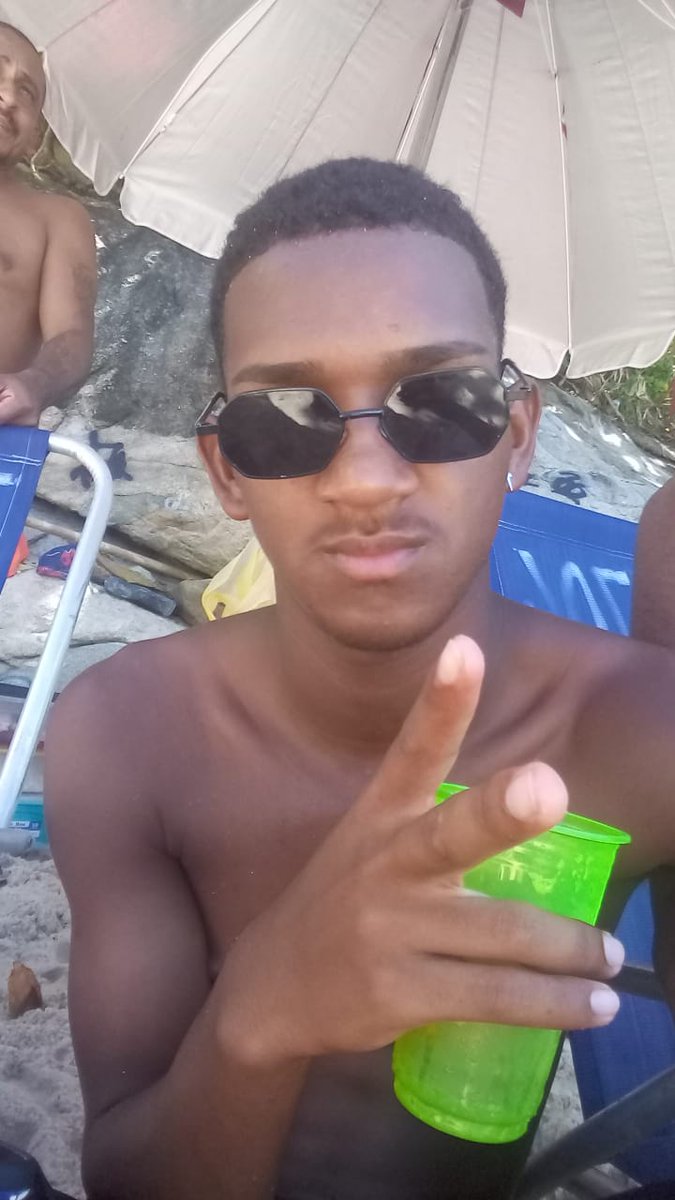 rocha_vitin's tweet photo. Vivendo longe de toda negatividade❤✔ https://t.co/Hde1fEzX7s