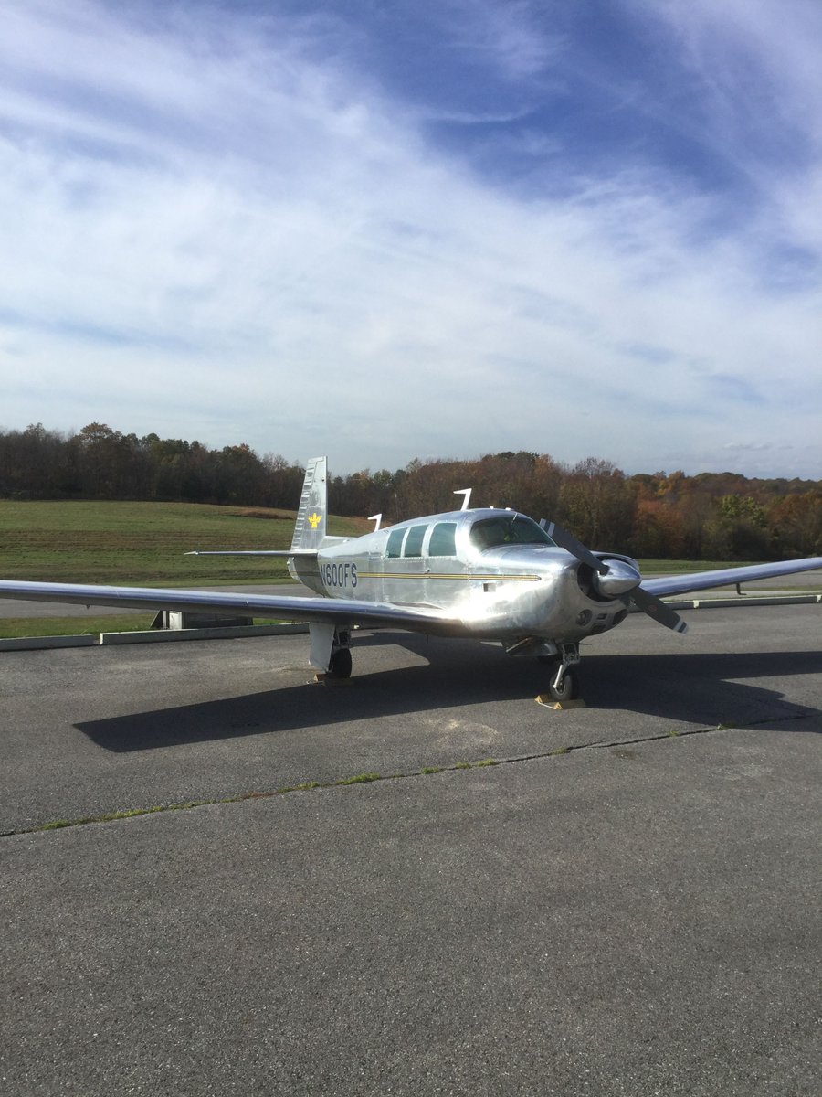 AviOilOutlet's tweet photo. Mooney M20f catching some rays. We cant wait for the warm weather to return.
.
.
#mooneym20f #aircraft
#airplane #airplane_lovers #igaviation
#ilove_pilot #instaaviation
#instaplane #airplanelovers #aopa
#avgeek #avgeekoftheweek #avi_things #aviation #travel
#aviation4u https://t.co/cHNkQASUdA
