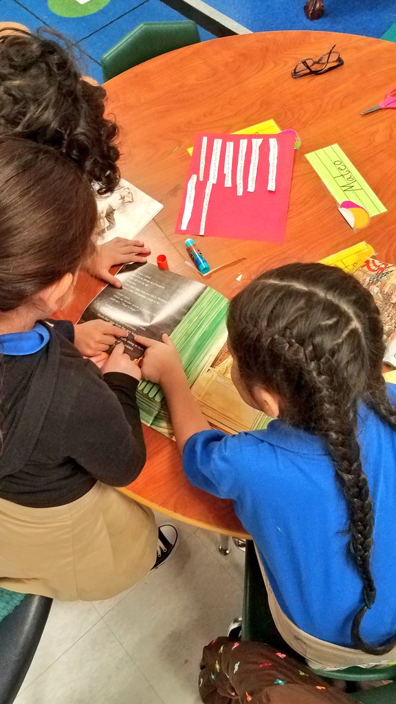 miss_kcrandall's tweet photo. Contrasting two texts on the same topic! Finding text evidence! 

@KACDHoneybees @kellycdoyle @ampatterson27 @amandacwalsh @ms_willenborg https://t.co/prYB8EBQXN