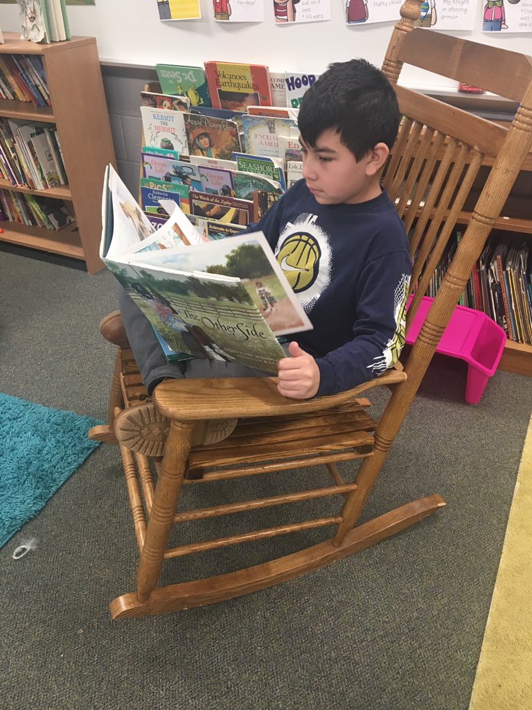Yezzisclass's tweet photo. How do you become a better reader??     Just read read read!#TmesEagles https://t.co/J4eHpkXTiZ