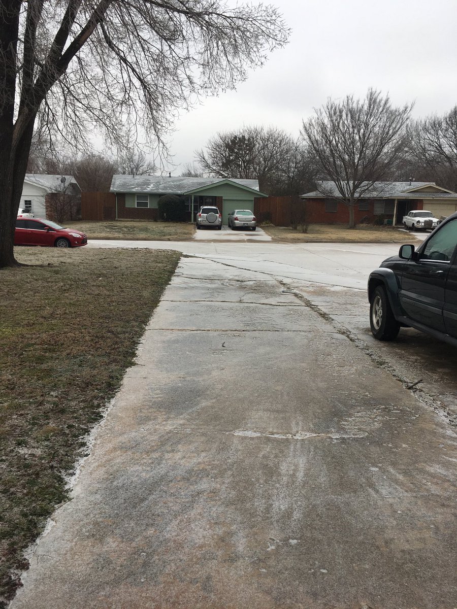 GinnySanders's tweet photo. Millions of tiny snow flakes. East Norman @KOCOShelby @KOCOdamonlane @KOCOEric @KOCOmarkie @KOCOMichael #KOCOFIRSTALERT https://t.co/vaqsYm68c8